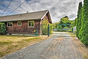 Gold Beach Apartment w/ Activities - 2 Mi to Ocean