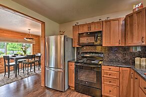 Gold Beach Apartment w/ Activities - 2 Mi to Ocean