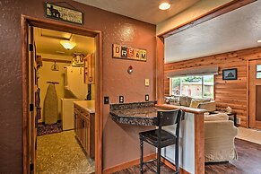 Gold Beach Apartment w/ Activities - 2 Mi to Ocean