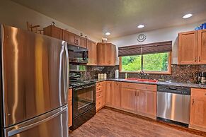 Gold Beach Apartment w/ Activities - 2 Mi to Ocean