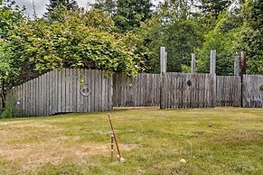 Gold Beach Apartment w/ Activities - 2 Mi to Ocean