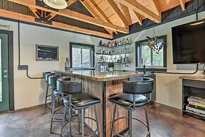 Riverfront Zanesville Getaway w/ Private Bar!