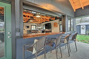 Riverfront Zanesville Getaway w/ Private Bar!