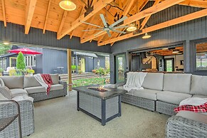 Riverfront Zanesville Getaway w/ Private Bar!