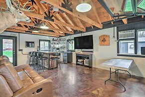 Riverfront Zanesville Getaway w/ Private Bar!