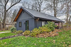 Riverfront Zanesville Getaway w/ Private Bar!