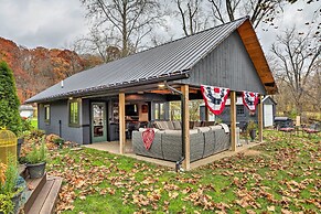 Riverfront Zanesville Getaway w/ Private Bar!