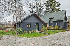 Riverfront Zanesville Getaway w/ Private Bar!