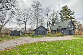 Riverfront Zanesville Getaway w/ Private Bar!