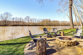 Riverfront Zanesville Getaway w/ Private Bar!