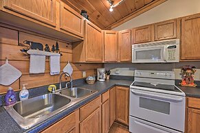 'bear Den' Cabin: Hot Tub, 4 Mi to Nantahala River