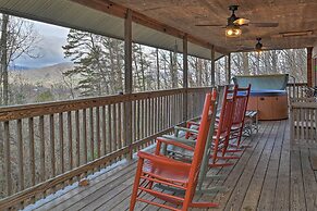 'bear Den' Cabin: Hot Tub, 4 Mi to Nantahala River