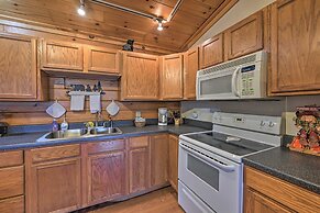 'bear Den' Cabin: Hot Tub, 4 Mi to Nantahala River