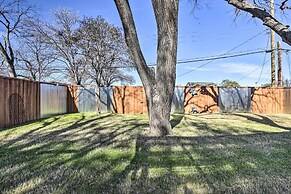 Quiet House w/ Yard: 12 Mi to Dtwn Dallas!