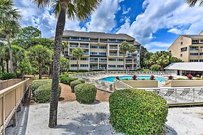 Palmetto Dunes Villa w/ Deck & Lagoon Views!