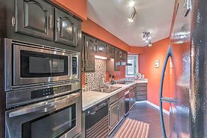 Balcony, Pool & Hot Tub: Cozy Condo in Arkansas!