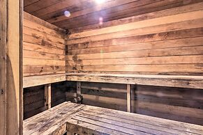 Balcony, Pool & Hot Tub: Cozy Condo in Arkansas!