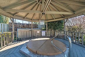 Balcony, Pool & Hot Tub: Cozy Condo in Arkansas!