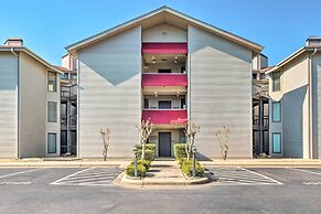 Balcony, Pool & Hot Tub: Cozy Condo in Arkansas!