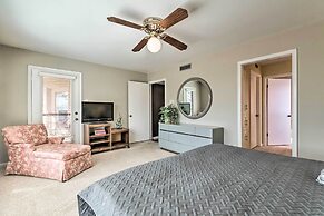 Balcony, Pool & Hot Tub: Cozy Condo in Arkansas!