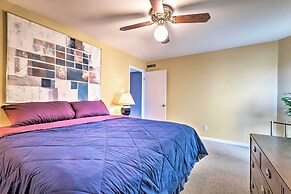 Balcony, Pool & Hot Tub: Cozy Condo in Arkansas!