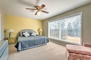 Balcony, Pool & Hot Tub: Cozy Condo in Arkansas!