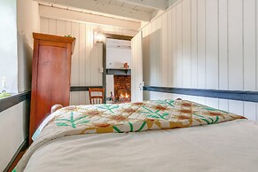 Historical Thurmont Escape w/ Furnished Deck!