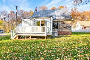 Historical Thurmont Escape w/ Furnished Deck!