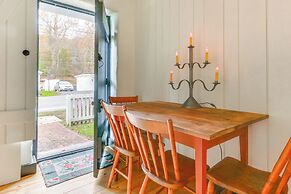 Historical Thurmont Escape w/ Furnished Deck!