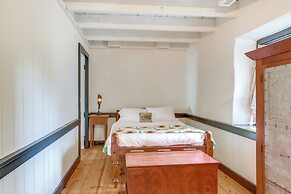 Historical Thurmont Escape w/ Furnished Deck!