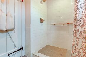 Historical Thurmont Escape w/ Furnished Deck!