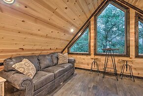 Large Upscale Cabin: Hot Tub, Fire Pit, Pool Table