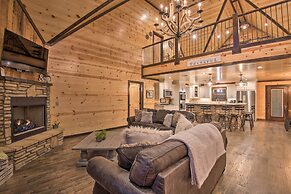 Large Upscale Cabin: Hot Tub, Fire Pit, Pool Table