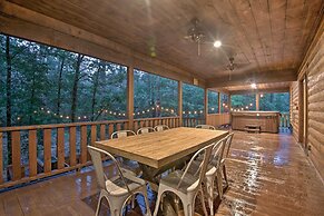 Large Upscale Cabin: Hot Tub, Fire Pit, Pool Table