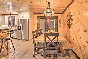 Large Upscale Cabin: Hot Tub, Fire Pit, Pool Table