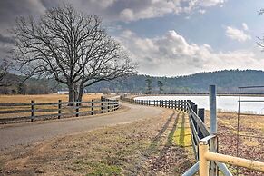 Hodgen Cottage on 650 Acres, Cozy & Scenic