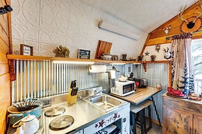 Tiny Cabin w/ Outdoor Dining Area - Near Keystone!
