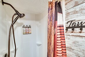 Tiny Cabin w/ Outdoor Dining Area - Near Keystone!