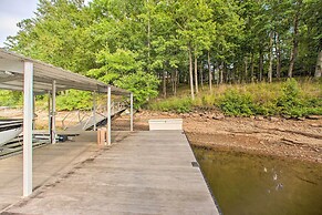 Townville Lakefront Cottage w/ Private Dock!
