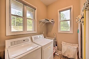 Townville Lakefront Cottage w/ Private Dock!