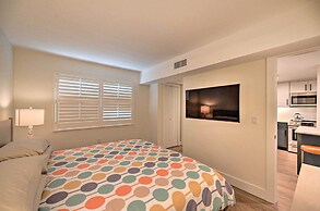 Luxe Naples Escape: Walk to Beach & Downtown!