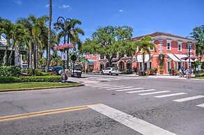 Luxe Naples Escape: Walk to Beach & Downtown!