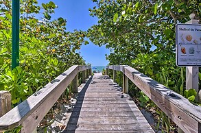 Luxe Naples Escape: Walk to Beach & Downtown!