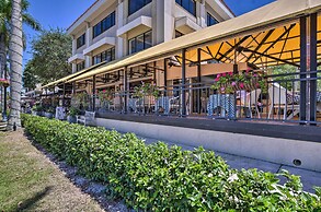 Luxe Naples Escape: Walk to Beach & Downtown!