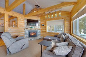 Palmyra Cottage w/ Deck on Whites Pond!