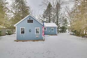 Palmyra Cottage w/ Deck on Whites Pond!