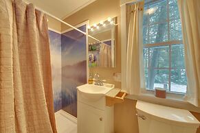 Palmyra Cottage w/ Deck on Whites Pond!