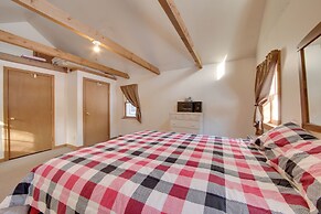 Palmyra Cottage w/ Deck on Whites Pond!