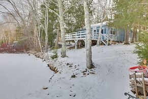 Palmyra Cottage w/ Deck on Whites Pond!