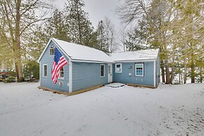 Palmyra Cottage w/ Deck on Whites Pond!